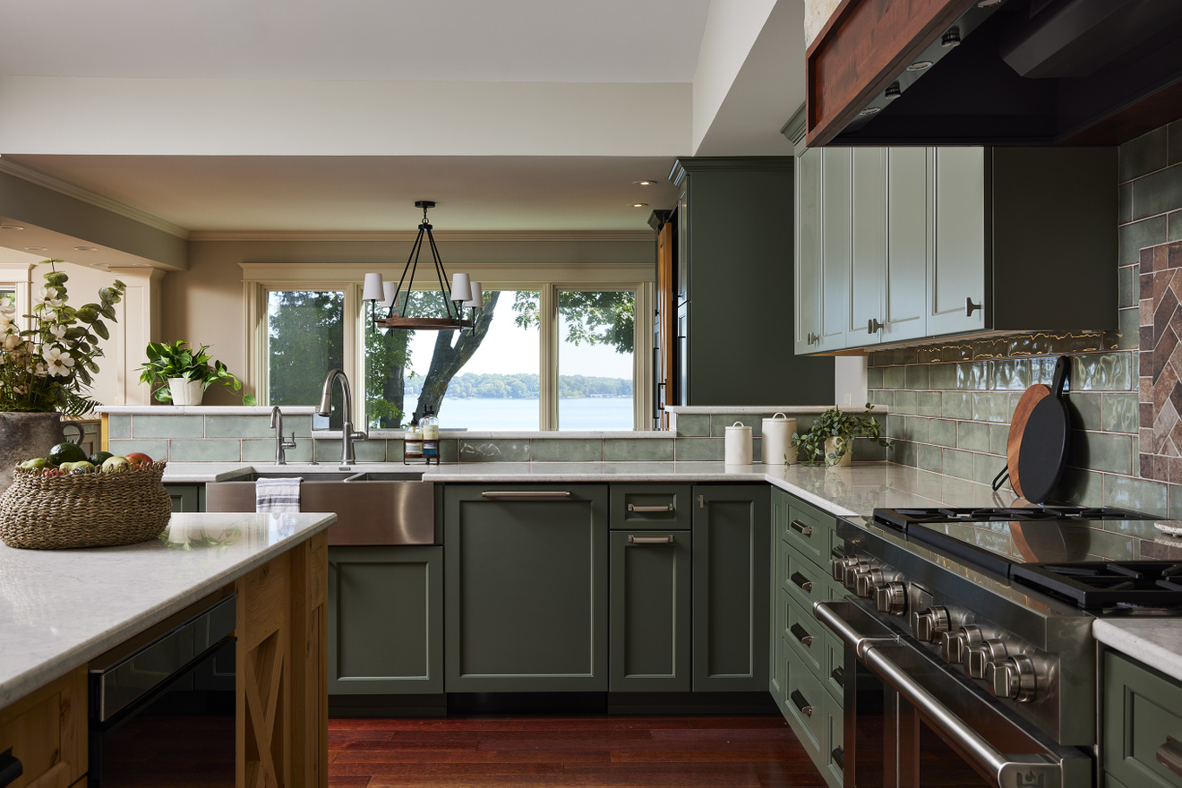 Kitchen renovation working station and stainless steel farmhouse sink_Murphy Bros._Mound